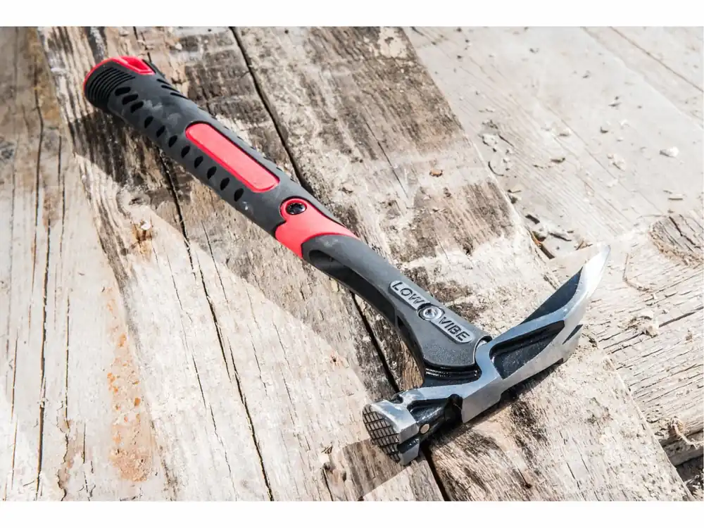 Akce | FORTUM kladivo tesařské, pokrývačské, LOW-VIBE, 680g s magnetem 4751100 s magnetem